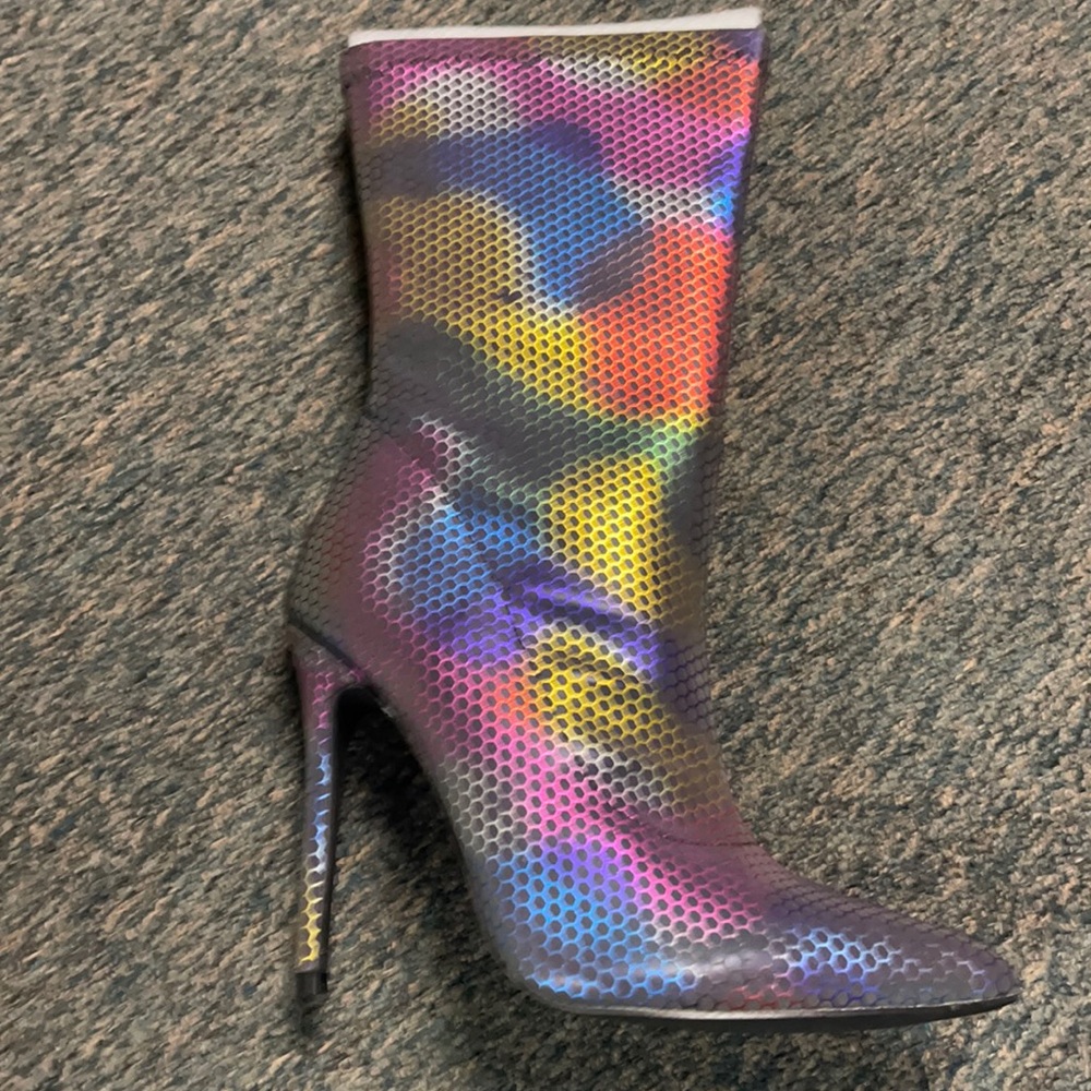 Iridescent multicolor bootire